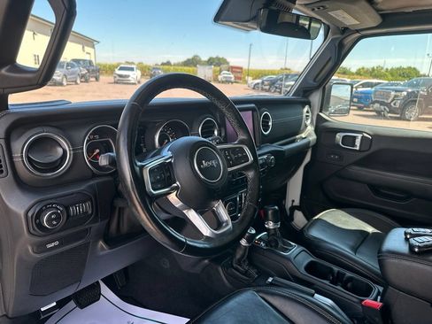 Used 2020 Jeep Gladiator Overland AWD/4WD image 13