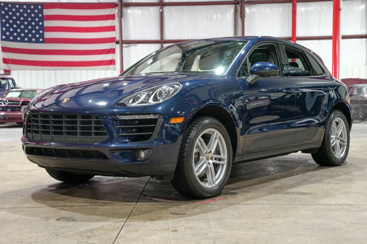 Used 2018 Porsche Macan AWD/4WD image 1