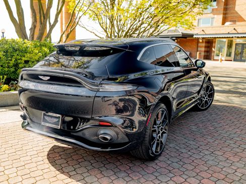 Used 2021 Aston Martin DBX image 48