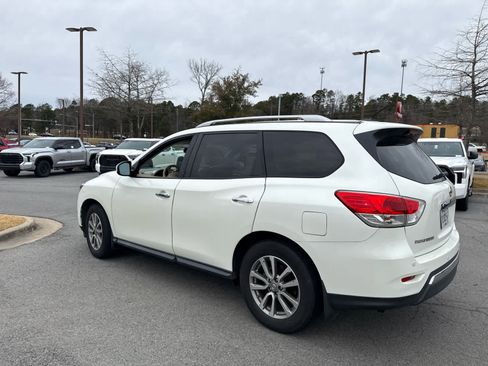 Used 2015 Nissan Pathfinder SV image 3