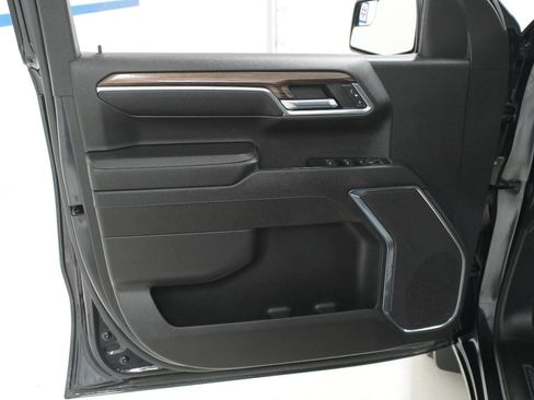 Used 2023 Chevrolet Silverado 1500 LT AWD/4WD image 10