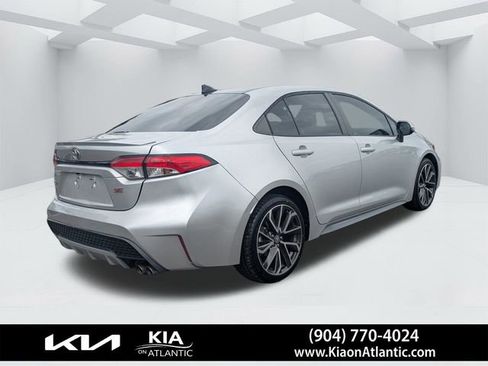 Used 2022 Toyota Corolla SE FWD image 3