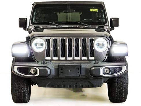 Used 2018 Jeep Wrangler Unlimited Sahara AWD/4WD image 2