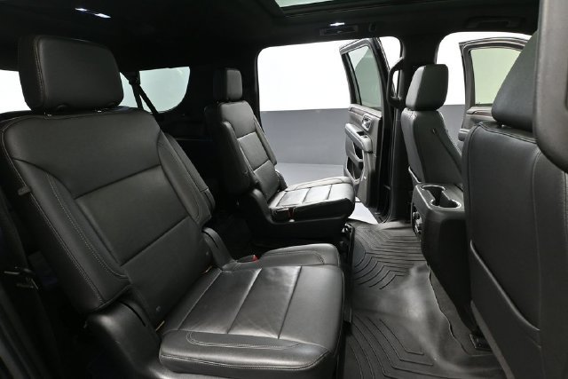 Used 2022 Chevrolet Suburban LT w/ Luxury Package AWD/4WD image 40