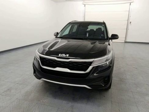 Used 2023 Kia Seltos EX image 2