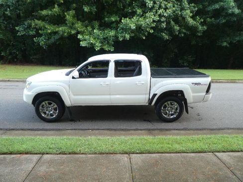 Used 2012 Toyota Tacoma PreRunner w/ TRD Sport Upgrade Pkg RWD image 30