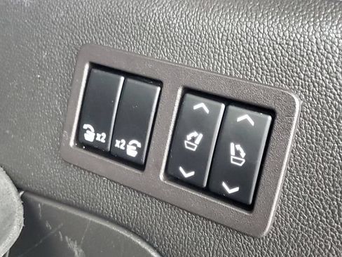 Used 2018 GMC Yukon XL Denali w/ Denali Ultimate Package AWD/4WD image 37