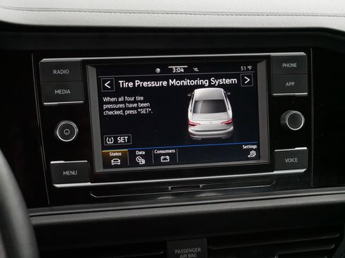 Used 2024 Volkswagen Jetta SE FWD image 22