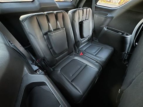 Used 2018 Ford Explorer XLT w/ Equipment Group 202A image 35