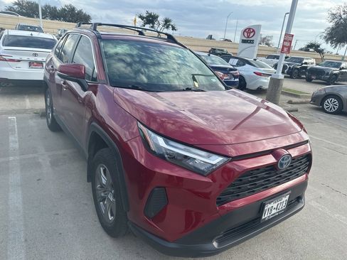 Used 2024 Toyota RAV4 XLE w/ Convenience Package image 2