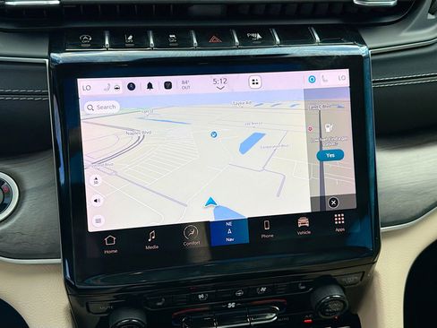 Used 2022 Jeep Grand Cherokee Limited w/ Luxury Tech Group II image 33