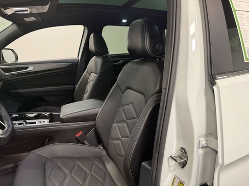 Used 2024 Volkswagen Atlas Cross Sport SE w/ Panoramic Sunroof Package AWD/4WD image 59