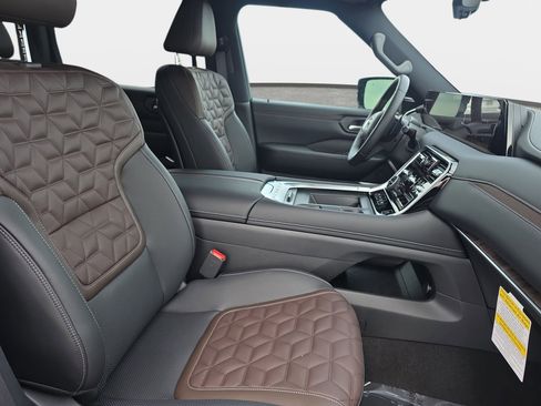 New 2026 Nissan Armada Platinum AWD/4WD image 10