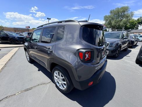 Used 2018 Jeep Renegade Latitude w/ Cold Weather Group AWD/4WD image 6