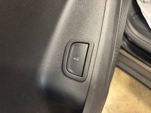 Used 2026 Chevrolet Traverse LT FWD image 33