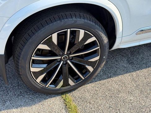 New 2026 Volvo XC90 T8 Plus w/ Protection Package Premier AWD/4WD image 4