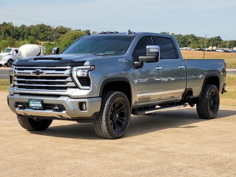 Used 2024 Chevrolet Silverado 3500 High Country w/ Technology Package image 3