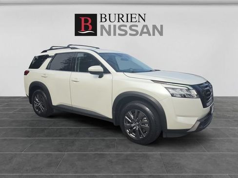 Used 2022 Nissan Pathfinder SV w/ SV Black Package AWD/4WD image 7
