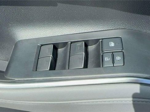 Used 2022 Toyota Highlander Limited image 16