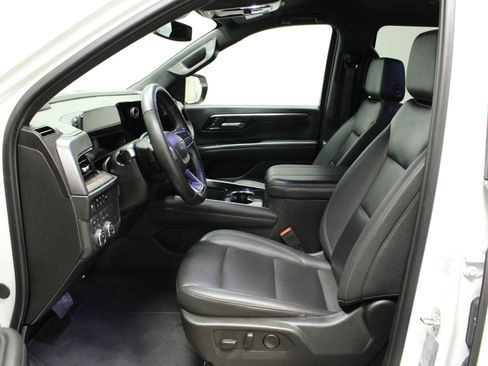 Used 2025 Chevrolet Suburban Z71 image 19