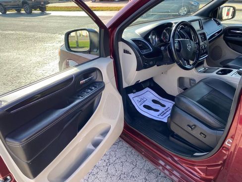 Used 2020 Dodge Grand Caravan SXT image 11