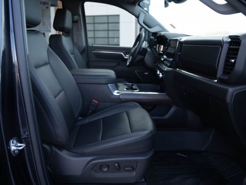 Used 2025 GMC Sierra 3500 SLT w/ SLT Premium Package image 13