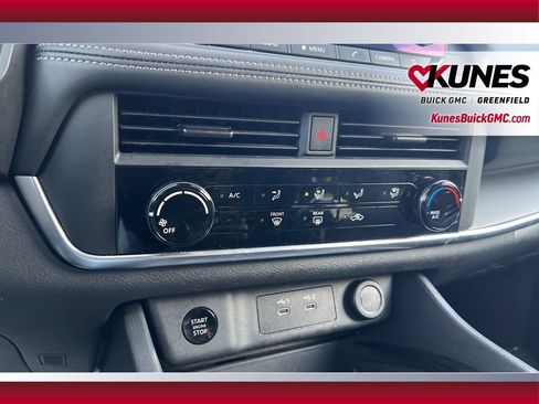 Used 2024 Nissan Rogue S image 27