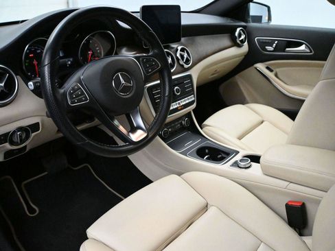 Used 2020 Mercedes-Benz GLA 250 4MATIC image 2