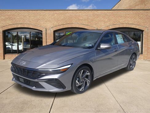 New 2025 Hyundai Elantra Limited image 8