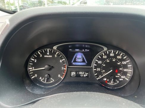 Used 2015 Nissan Pathfinder Platinum w/ Cargo Package FWD image 11