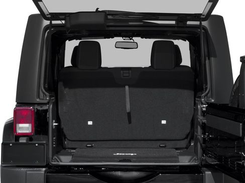 Used 2018 Jeep Wrangler Sahara w/ Connectivity Group AWD/4WD image 15