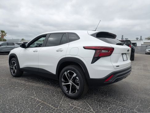 New 2026 Chevrolet Trax RS w/ Sunroof Package FWD image 5
