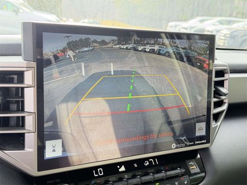 Used 2023 Toyota Tundra Limited w/ Power Package image 4