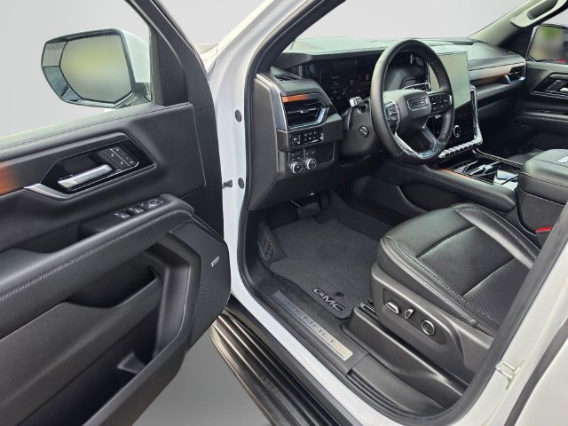 Used 2025 GMC Yukon XL Denali AWD/4WD image 20
