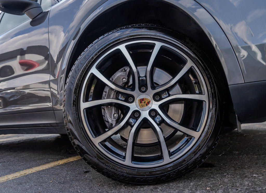 Used 2023 Porsche Cayenne AWD/4WD image 32