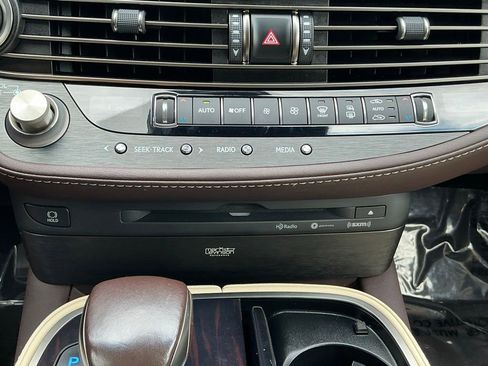 Used 2018 Lexus LS 500 w/ Interior Upgrade Package RWD image 24