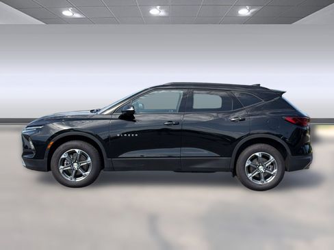 Used 2024 Chevrolet Blazer LT AWD/4WD image 2