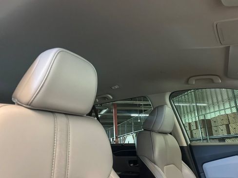 Used 2025 Honda Pilot EX-L image 18