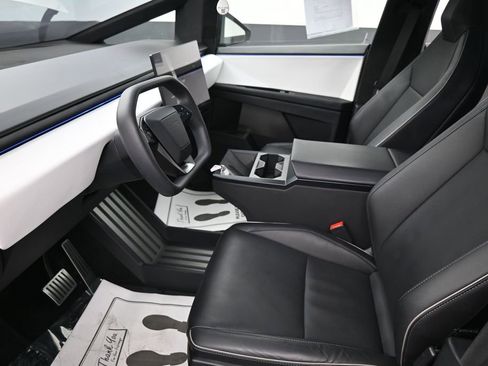Used 2024 Tesla Cybertruck AWD Crew Cab image 25
