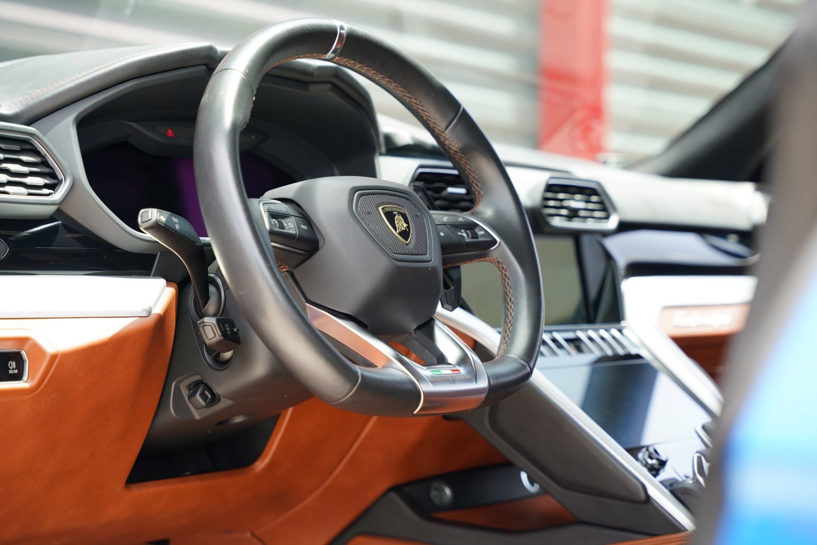 Used 2020 Lamborghini Urus AWD/4WD image 21