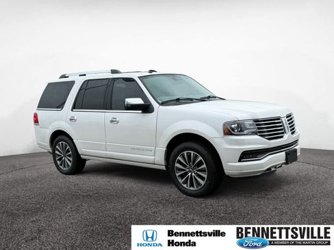 Used 2017 Lincoln Navigator Select image 7