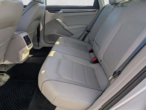 Used 2018 Volkswagen Passat 2.0T SE image 16