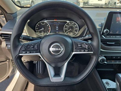 Used 2024 Nissan Altima 2.5 SV FWD image 36