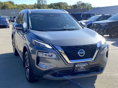 Used 2021 Nissan Rogue SV w/ Premium Package image 8