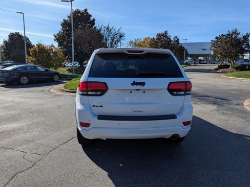 Used 2022 Jeep Grand Cherokee Laredo X image 6