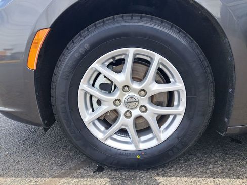 Used 2023 Chrysler Pacifica Touring-L FWD image 29
