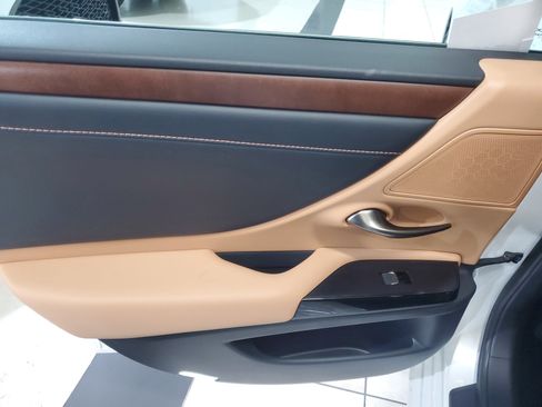 Used 2022 Lexus ES 350 w/ Premium Package image 14