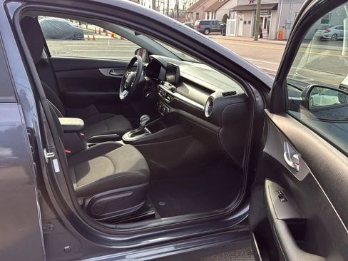 Used 2023 Kia Forte LXS image 25
