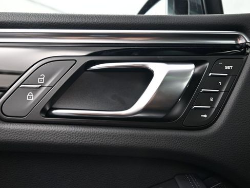 New 2026 Porsche Macan image 18