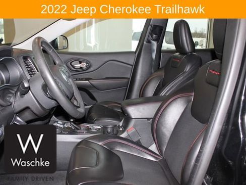 Used 2022 Jeep Cherokee Trailhawk image 16